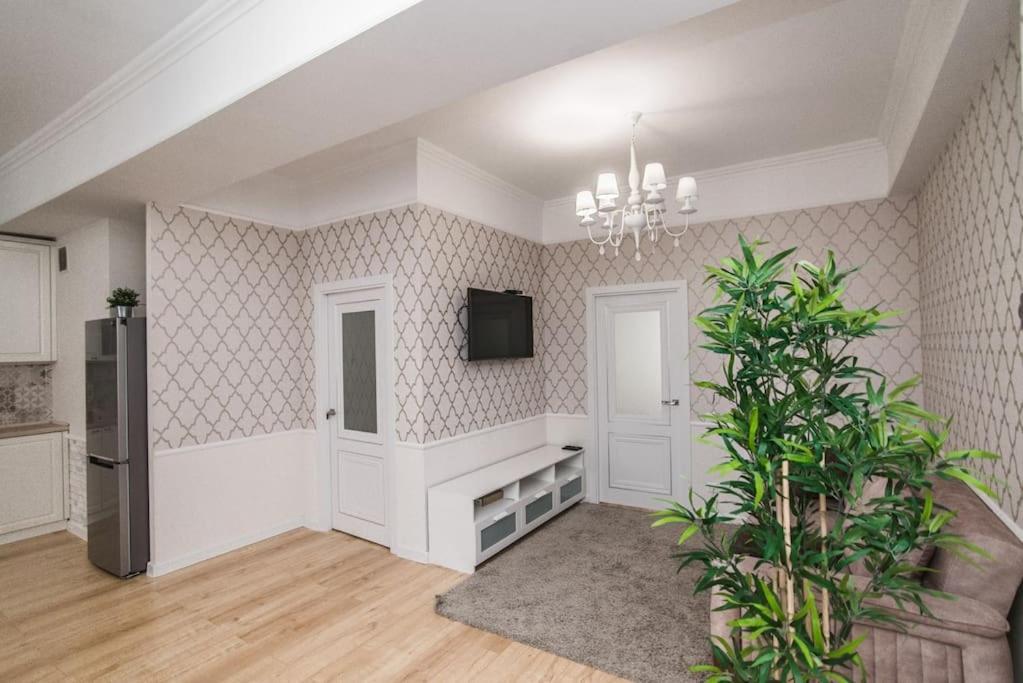 Grand Excelent New Ultra Central Apartments キシナウ エクステリア 写真