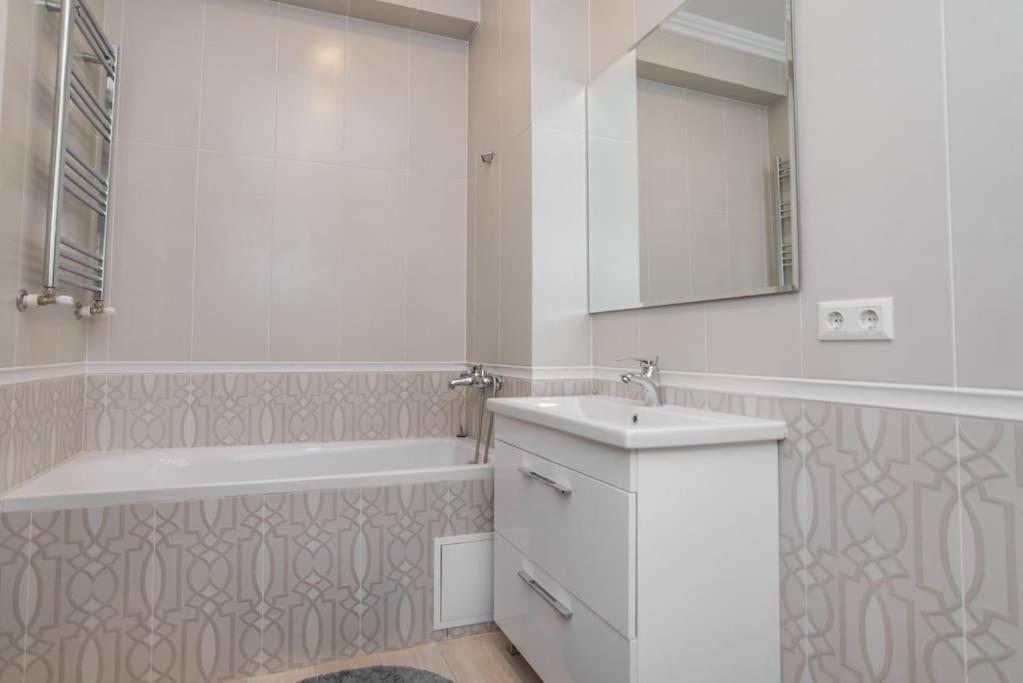 Grand Excelent New Ultra Central Apartments キシナウ エクステリア 写真